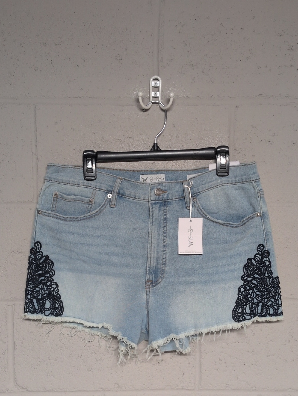Jessica Simpson Light Wash High Rise Cutoff Jean Short Sz 14 NWT, Rodeo Style - Picture 2 of 9